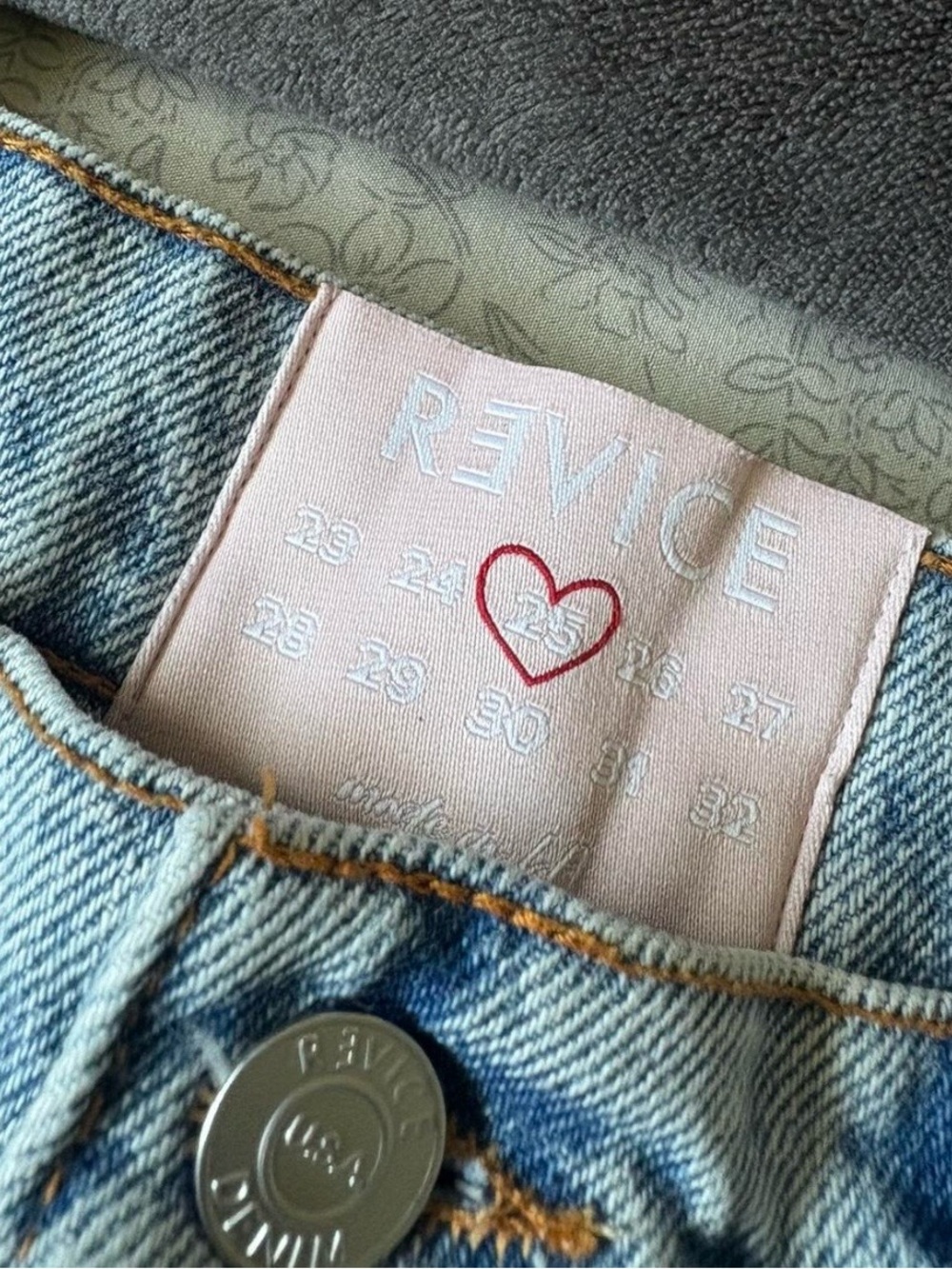 Revice Jeans - Picture 3 of 4